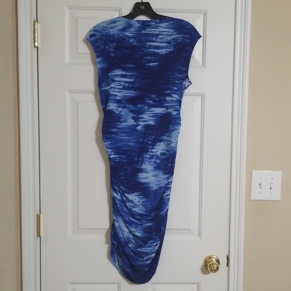 Dress - Picture 4 of 4
